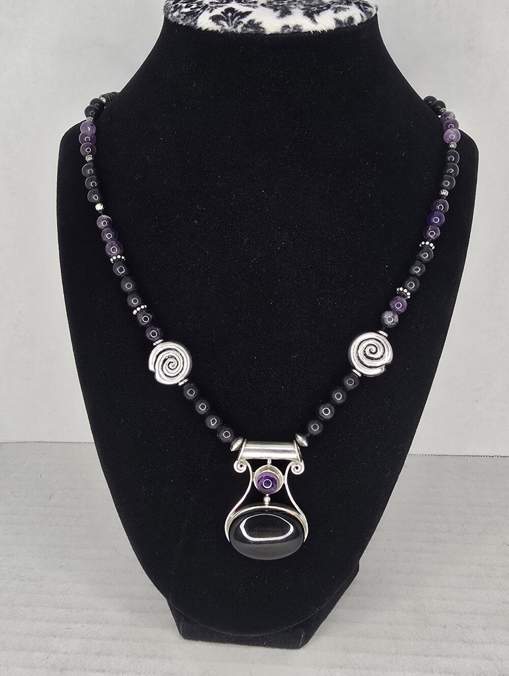 Vintage Sterling Silver Amethyst and Onyx Beaded Pendant Neclace 20 Inch